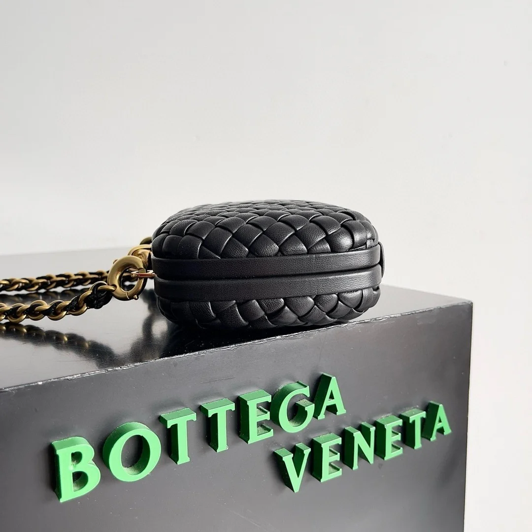 Bottega Veneta Knot Clutch with Chain in Black Intrecciato Lambskin product view 5