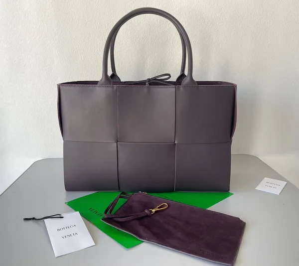 Bottega Veneta Arco Medium Tote In Fondant Intrecciato Lambskin product view 3