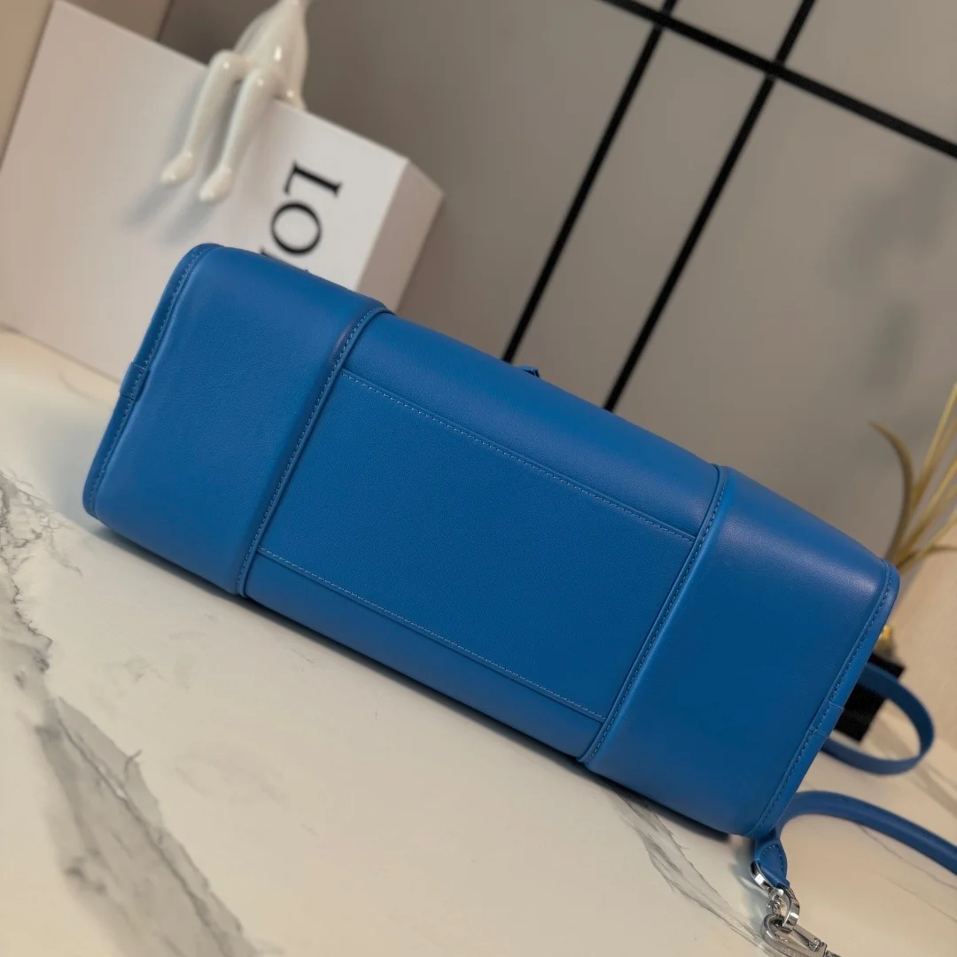 Loewe Amazona 180 Mdeium Bag — Blue product view 5