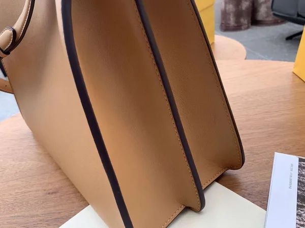 Fendi Peekaboo ISeeU Medium Bag In Beige Calfskin product view 4