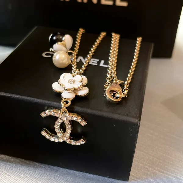 Chanel Flower Pearl-Effect CC Pendant Necklace Gold-Tone product view 4