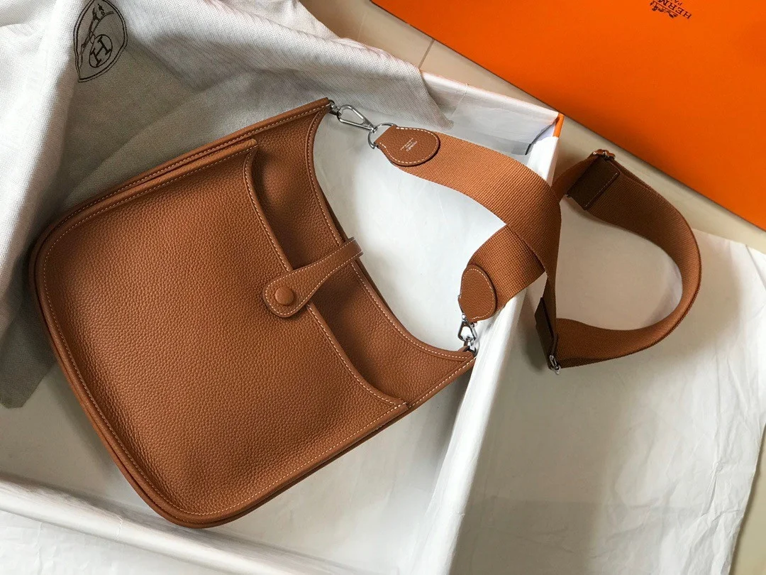 Hermes Evelyne III 29 Bag In Gold Clemence Leather product view 4
