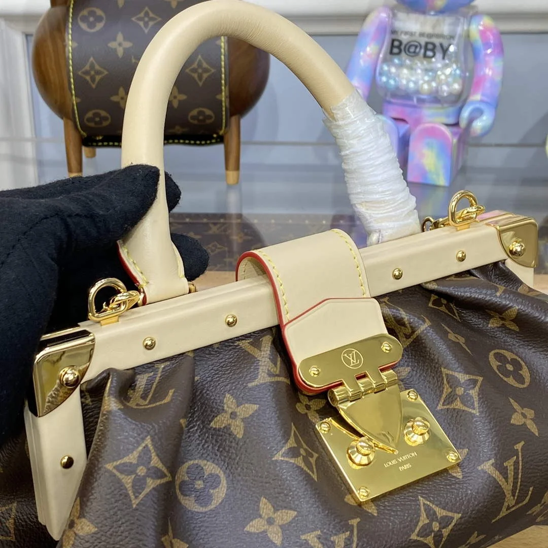 Louis Vuitton M46544 Monogram Clutch product view 5