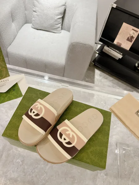 Gucci GG Logo Slide Sandals in Beige/Brown product photo