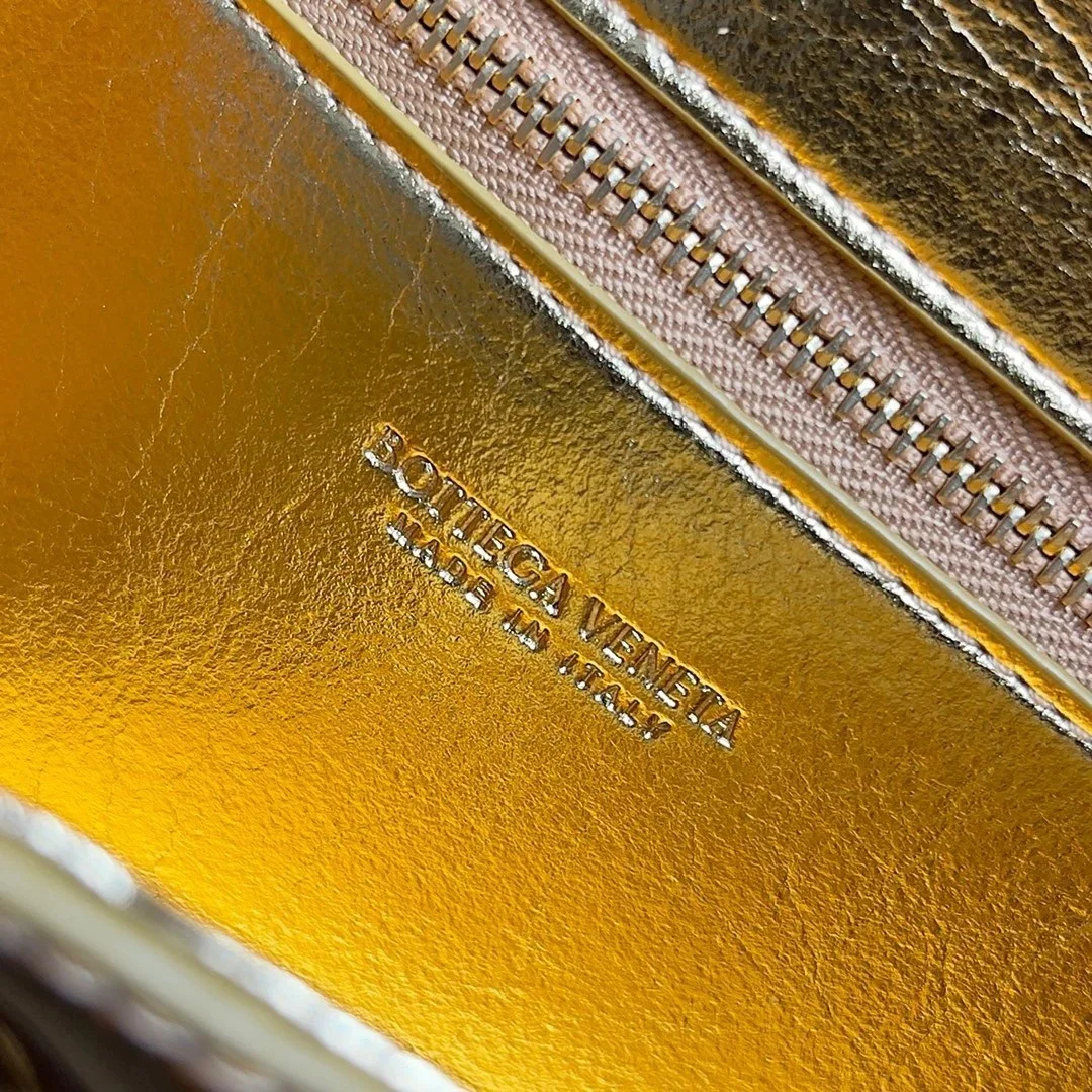 Bottega Veneta Andiamo Clutch with Handle in Gold Metallic Leather product view 10