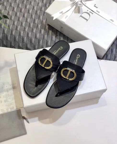 Dior 30 Montaigne Thong Flats In Black Calfskin product view 6