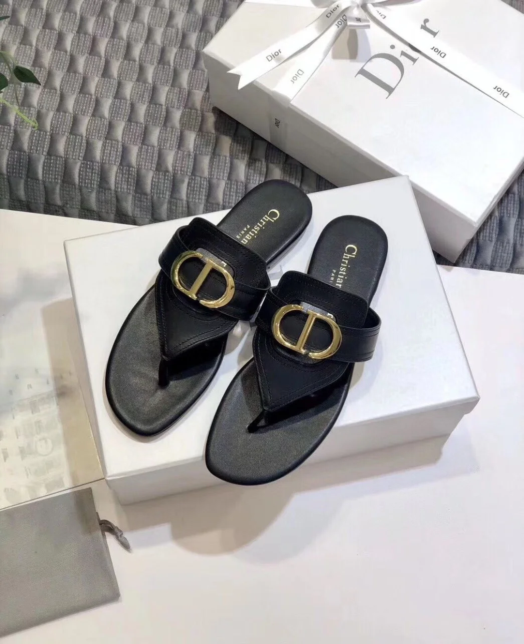 Dior 30 Montaigne Thong Flats In Black Calfskin product view 6