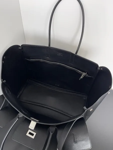 Balenciaga Bel Air Carry All Medium Bag in Noir Calfskin product view 2