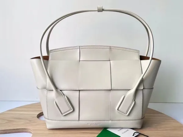 Bottega Veneta Arco Medium Bag In White Intrecciato Calfskin product view 6