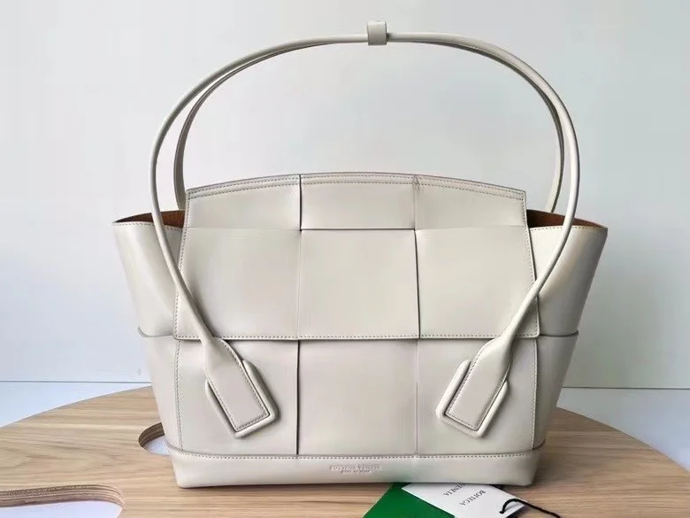 Bottega Veneta Arco Medium Bag In White Intrecciato Calfskin product view 6