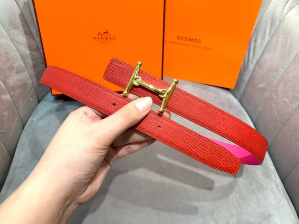 Hermès Red/Bright Pink Reversible Belt with Gold-Tone Stirrup-Style H Buckle product view 3