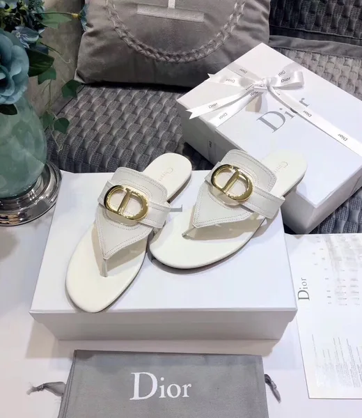 Dior 30 Montaigne Thong Flats In White Calfskin product view 2