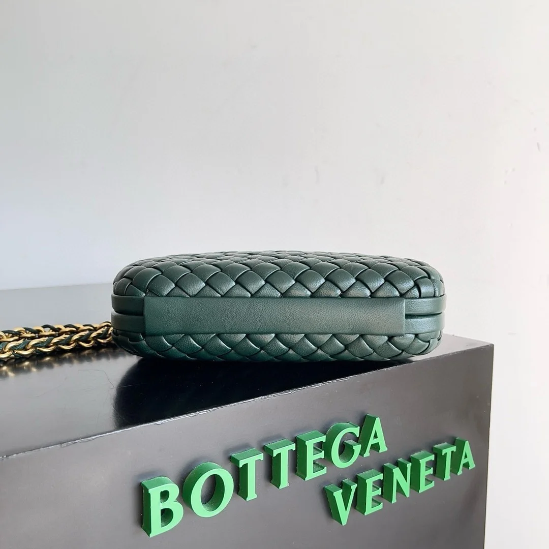 Bottega Veneta Knot Clutch with Chain in Green Intrecciato Lambskin product view 7