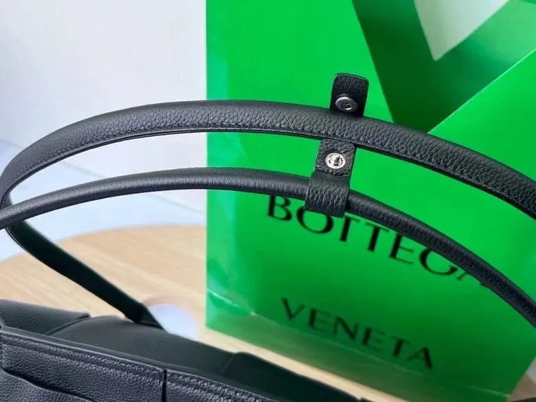 Bottega Veneta Arco Medium Bag In Black Grained Leather product view 8