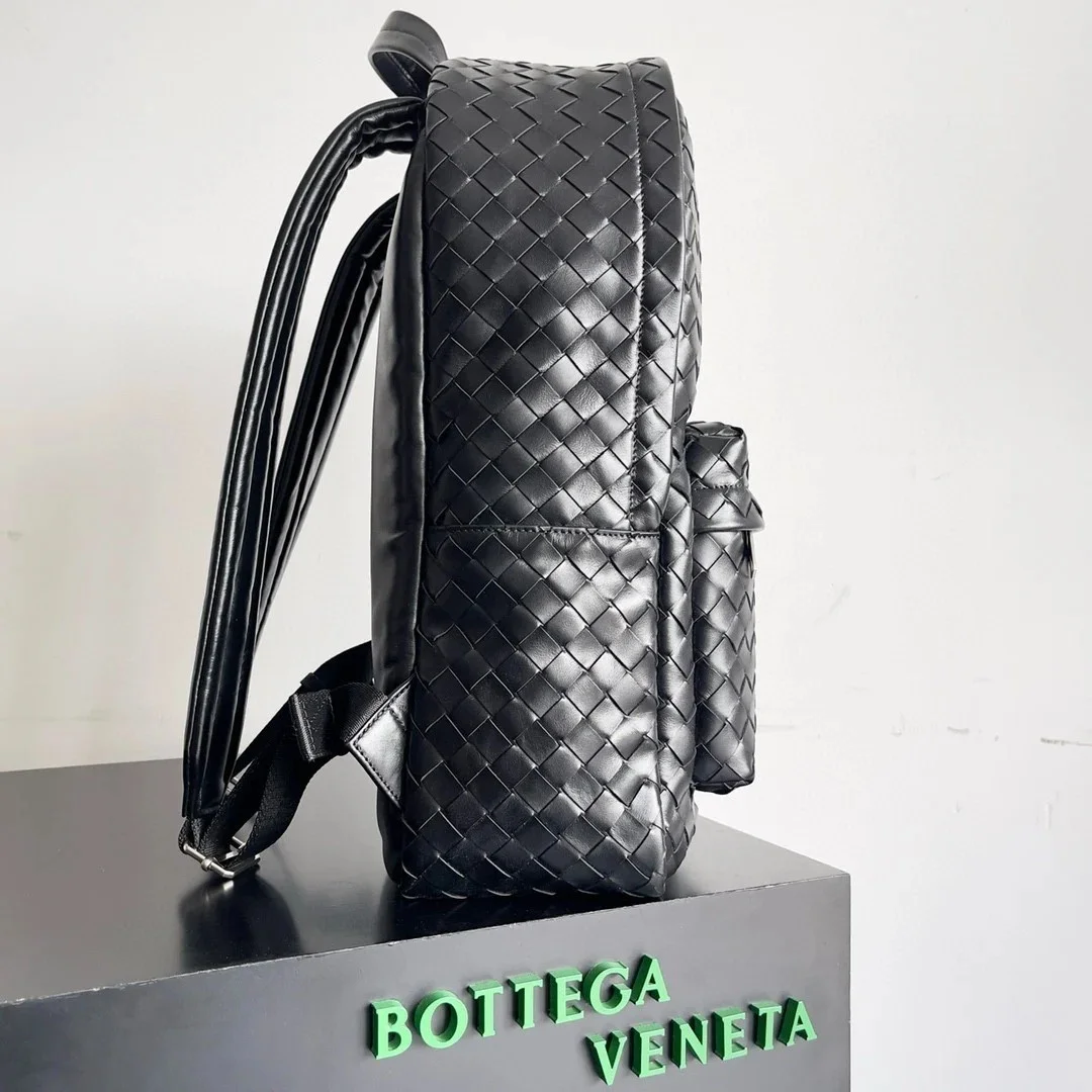 Bottega Veneta Medium Backpack In Black Intrecciato Calfskin product view 8
