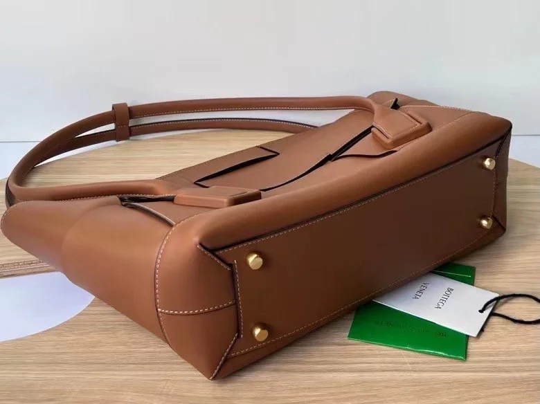Bottega Veneta Arco Medium Bag In Caramel Intrecciato Calfskin product view 2