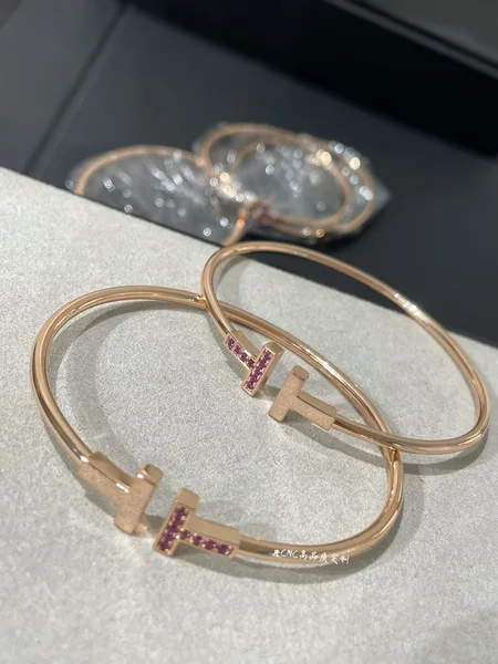 Tiffany & Co. Double T Pink Pavé-Effect Bangle Rose-Tone product photo