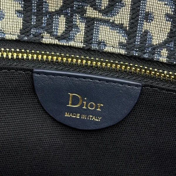 Medium Dior Médaillon Flap Bag — Oblique Jacquard product view 9