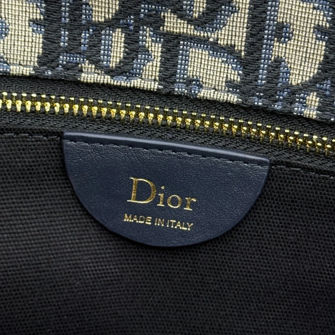 Medium Dior Médaillon Flap Bag — Oblique Jacquard product view 9