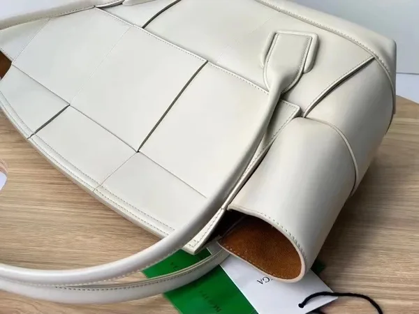 Bottega Veneta Arco Medium Bag In White Intrecciato Calfskin product view 4