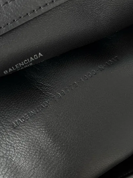 Balenciaga Rodeo Medium Bag in Noir Calfskin product view 4