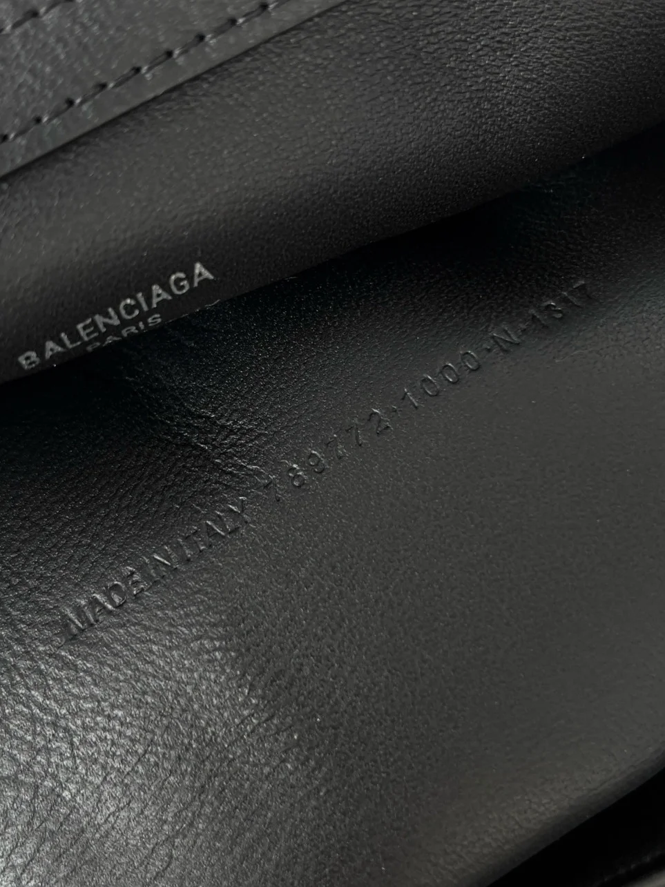Balenciaga Rodeo Medium Bag in Noir Calfskin product view 4