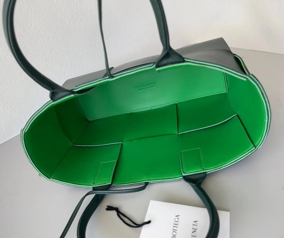 Bottega Veneta Arco Medium Tote In Green Intrecciato Lambskin product view 4