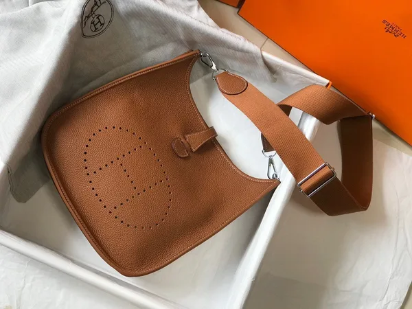 Hermes Evelyne III 29 Bag In Gold Clemence Leather product view 5
