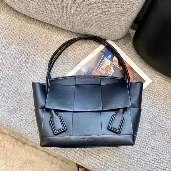 Bottega Veneta Arco Medium Bag In Black Intrecciato Calfskin product view 10
