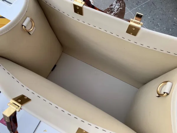Fendi Sunshine Large Tote Bag In White Calfskin product view 3