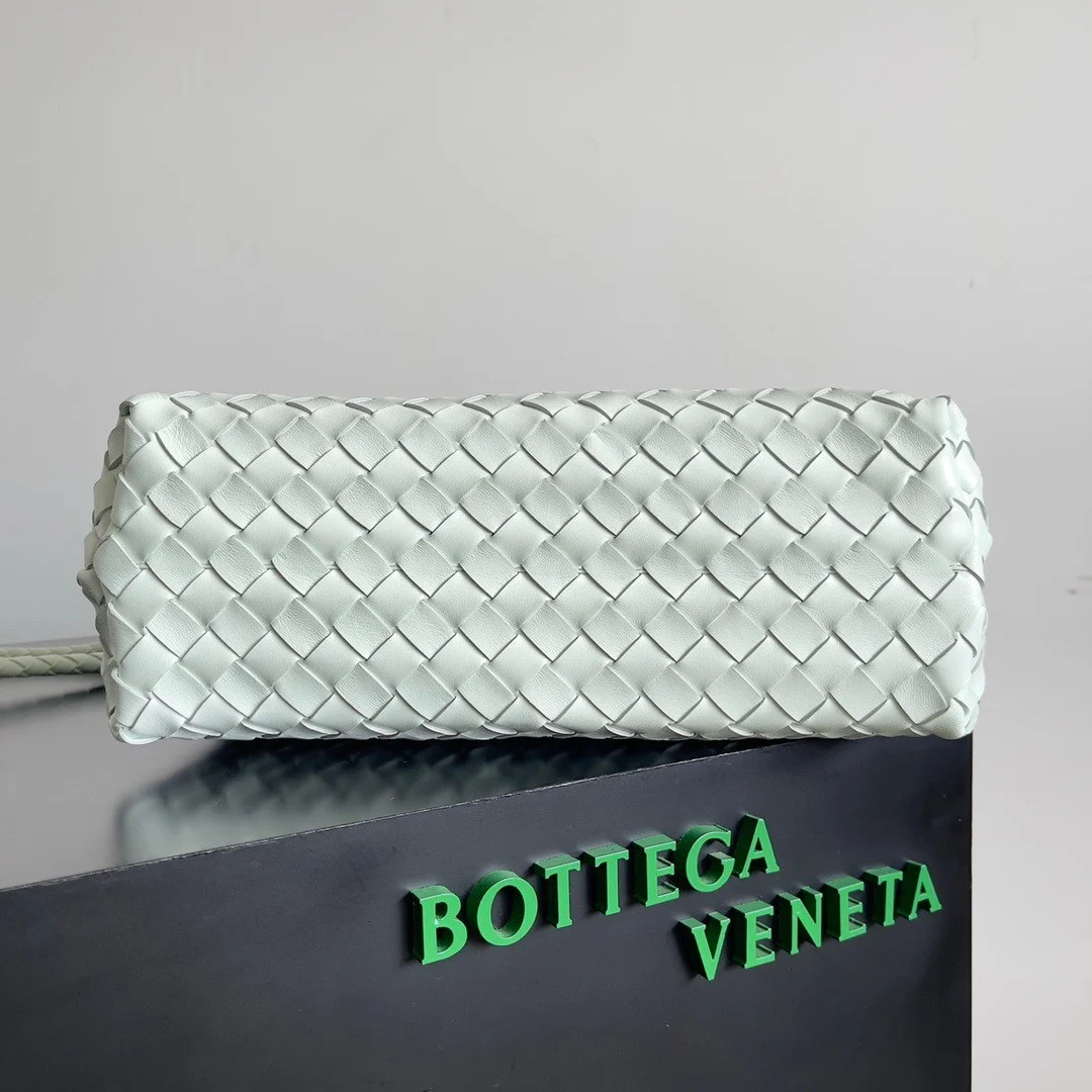 Bottega Veneta Andiamo Medium Bag In Glacier Intrecciato Lambskin product view 4