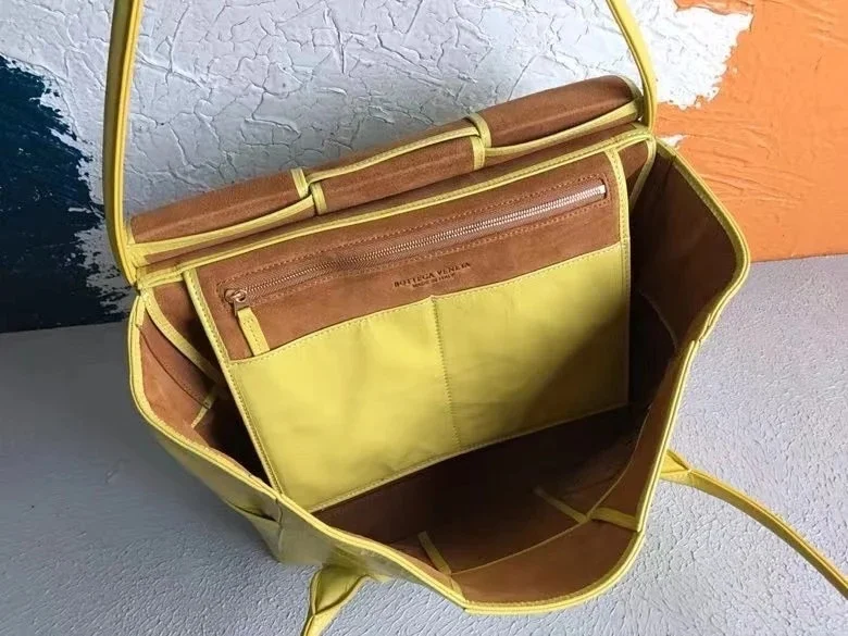 Bottega Veneta Arco Medium Bag In Yellow Intrecciato Leather product view 6