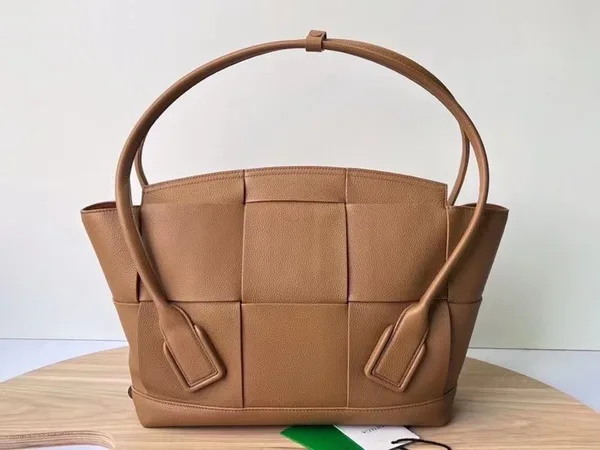 Bottega Veneta Arco Medium Bag In Caramel Grained Leather product view 9