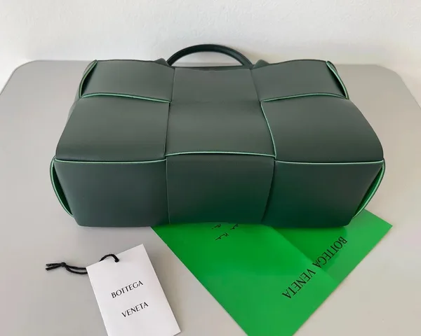 Bottega Veneta Arco Medium Tote In Green Intrecciato Lambskin product view 5