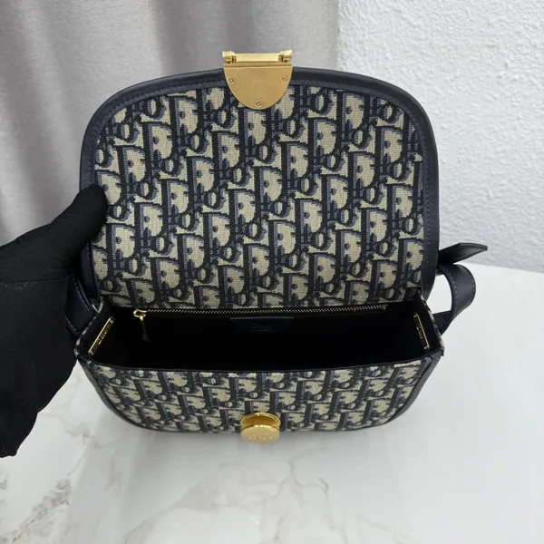 Medium Dior Médaillon Flap Bag — Oblique Jacquard product view 8