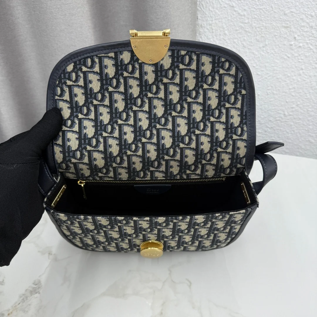Medium Dior Médaillon Flap Bag — Oblique Jacquard product view 8