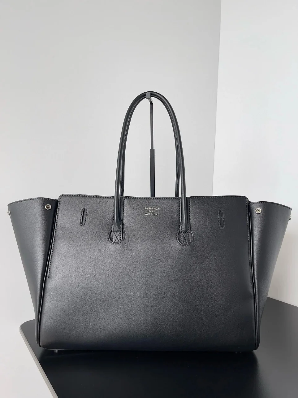 Balenciaga Bel Air Carry All Medium Bag in Noir Calfskin product view 8