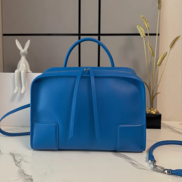 Loewe Amazona 180 Mdeium Bag — Blue product photo