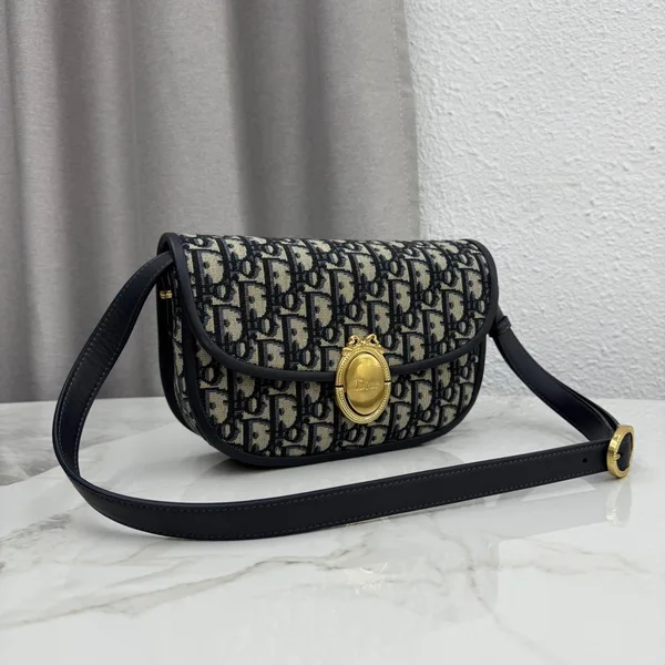 Medium Dior Médaillon Flap Bag — Oblique Jacquard product view 2