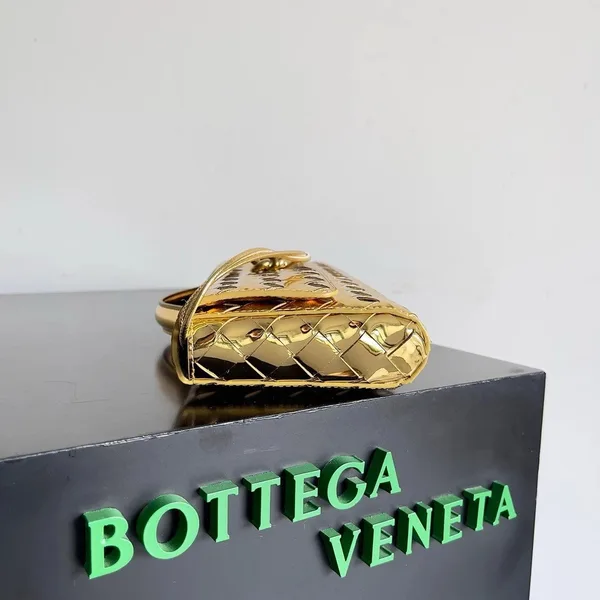 Bottega Veneta Andiamo Clutch with Handle in Gold Metallic Leather product view 4