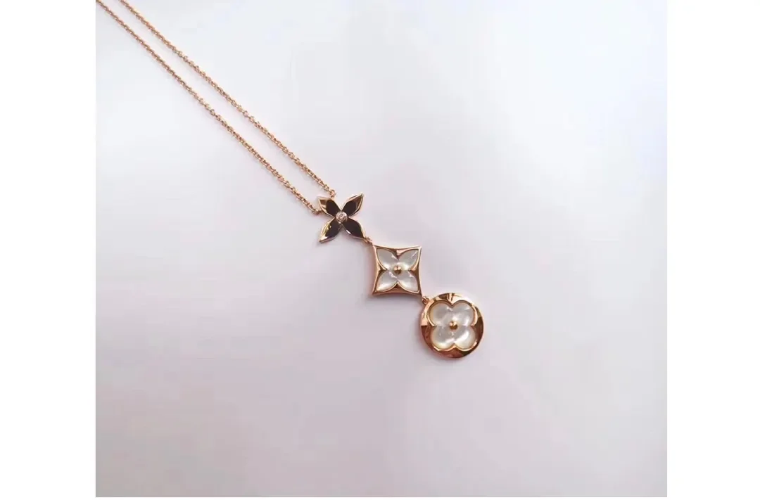 Louis Vuitton Three-Blossom Pearlescent Pendant Necklace White Inlay and Rose-Tone product view 4