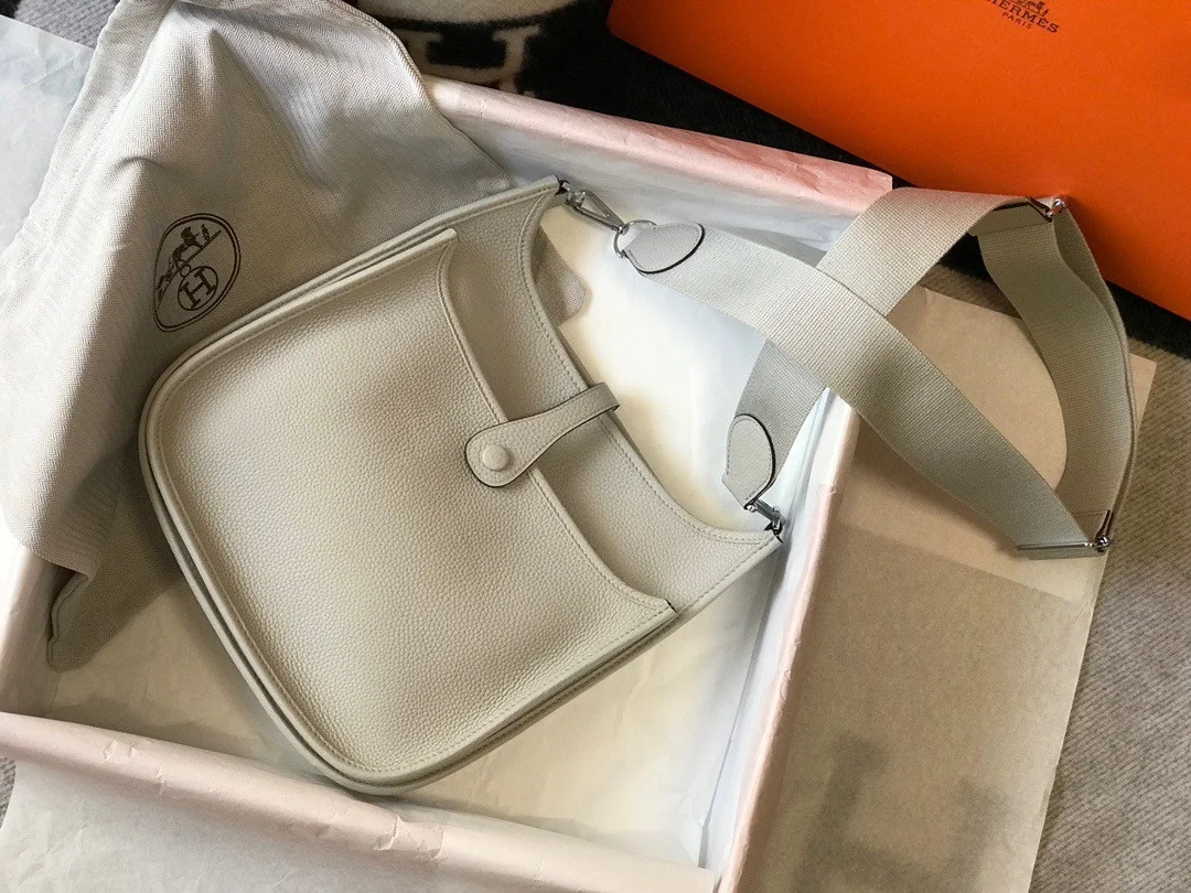 Hermes Evelyne III 29 Bag In Beton Clemence Leather product view 3
