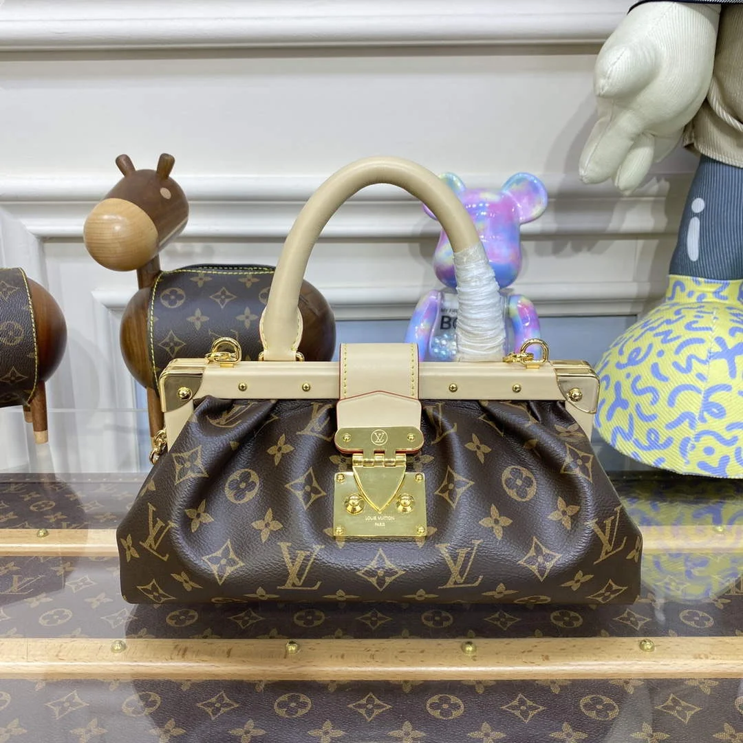 Louis Vuitton M46544 Monogram Clutch product view 1