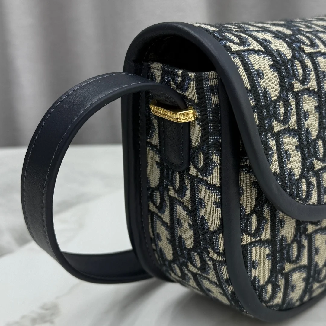 Medium Dior Médaillon Flap Bag — Oblique Jacquard product view 3